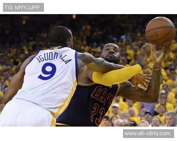 大洛专注卡位技巧努力为队友创造更好抢板机会