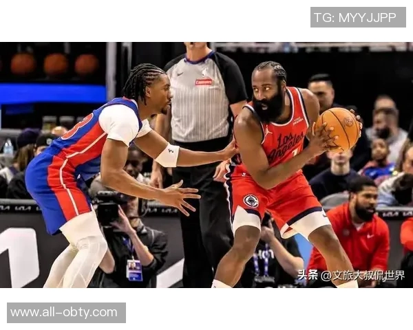 快船逆转19分再创佳绩小卡吸引防守三人展现团队实力